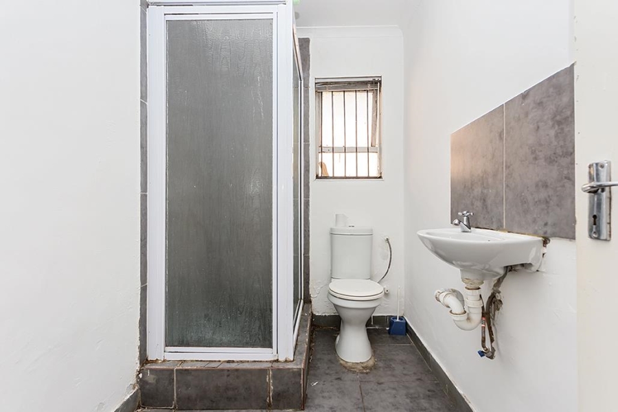 8 Bedroom Property for Sale in Phoenix Western Cape